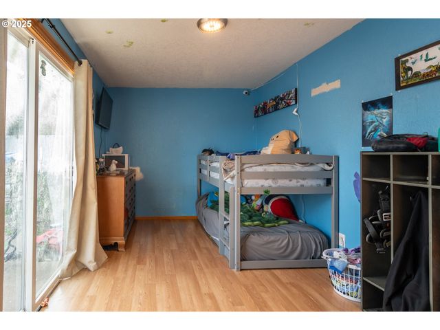 1785 Nw GROVE St, Roseburg, OR 97471