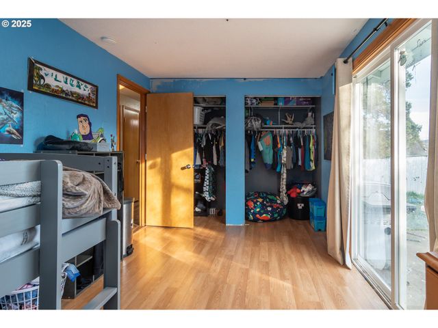 1785 Nw GROVE St, Roseburg, OR 97471