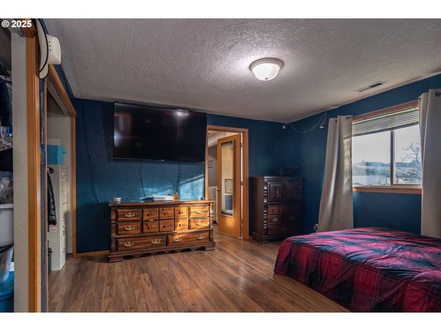 1785 Nw GROVE St, Roseburg, OR 97471