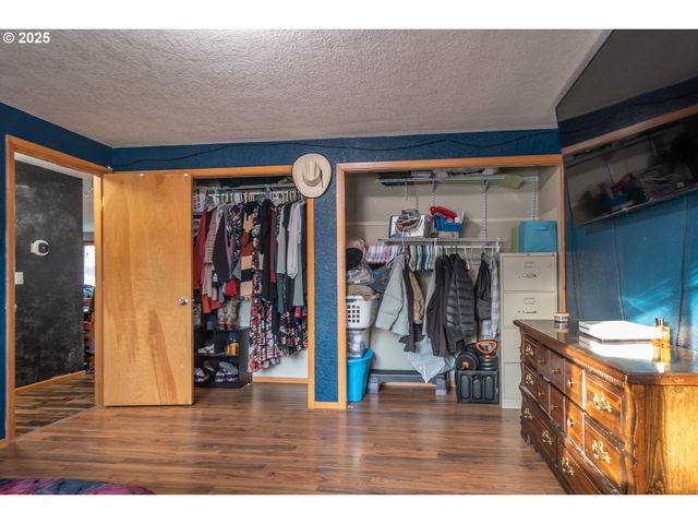 1785 Nw GROVE St, Roseburg, OR 97471