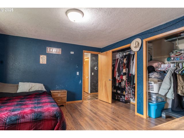 1785 Nw GROVE St, Roseburg, OR 97471