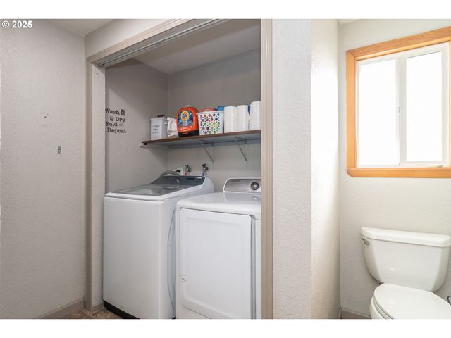 1785 Nw GROVE St, Roseburg, OR 97471