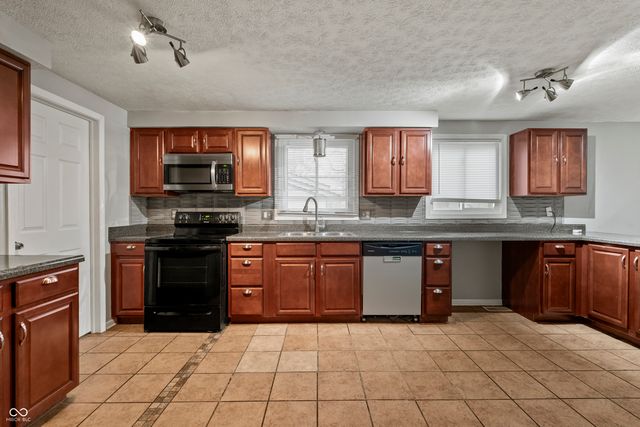 2921 N Sheffield Drive, Indianapolis, IN 46229