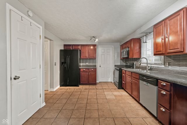 2921 N Sheffield Drive, Indianapolis, IN 46229