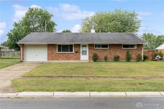 6153 Farmborough Drive, Huber Heights, OH 45424