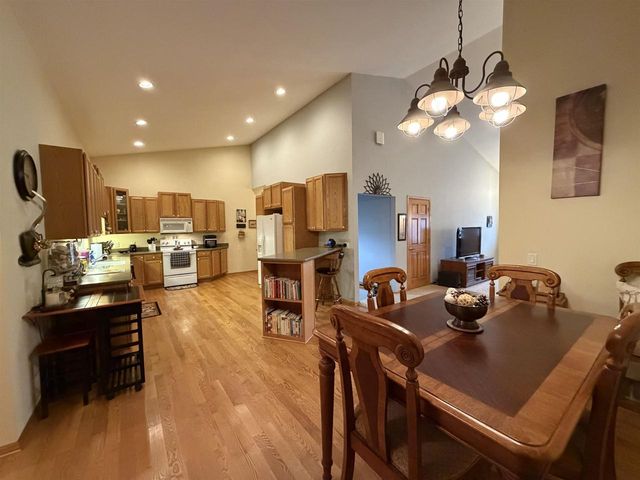 605 Nightingale Lane, Cottage Grove, WI 53527