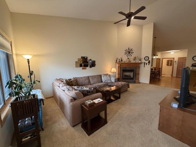 605 Nightingale Lane, Cottage Grove, WI 53527