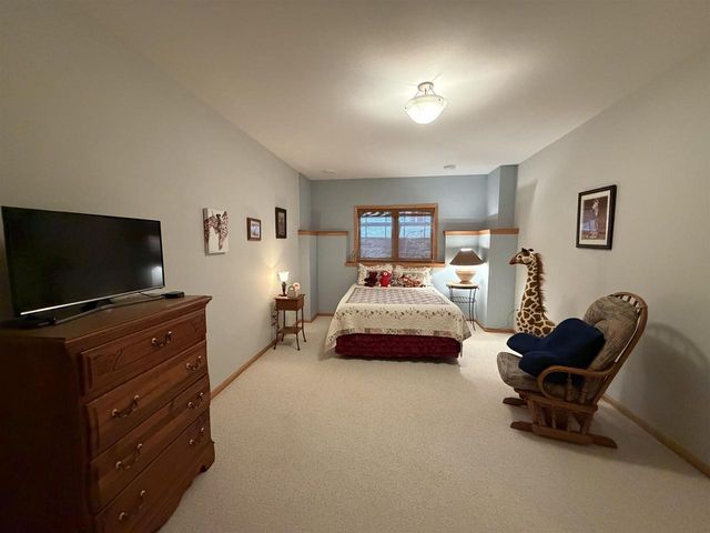 605 Nightingale Lane, Cottage Grove, WI 53527