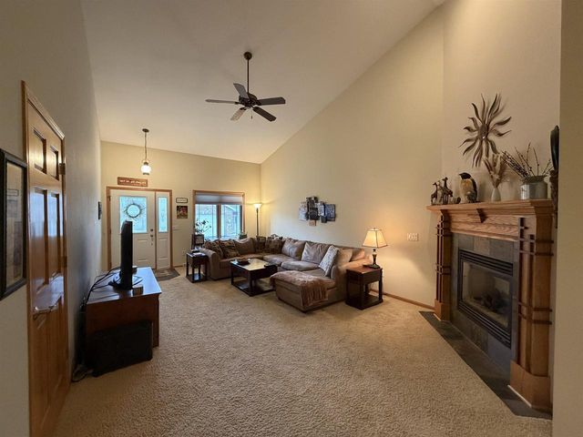 605 Nightingale Lane, Cottage Grove, WI 53527