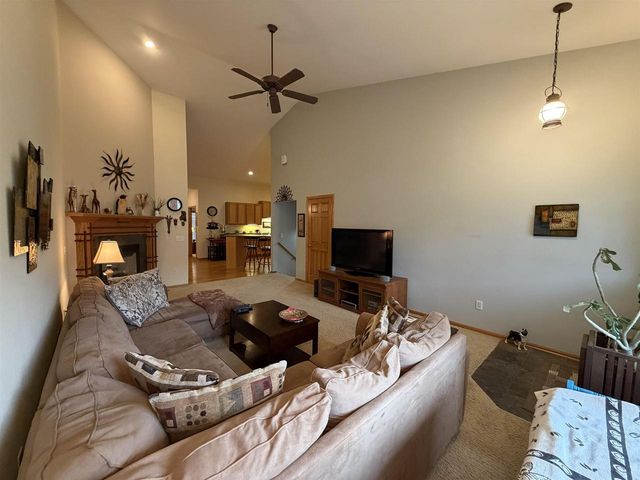 605 Nightingale Lane, Cottage Grove, WI 53527