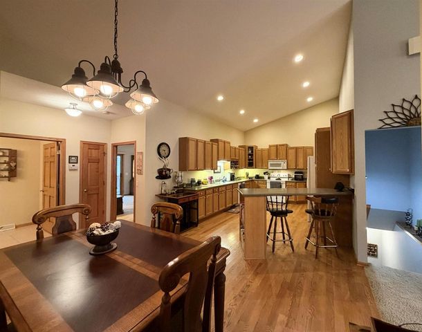 605 Nightingale Lane, Cottage Grove, WI 53527