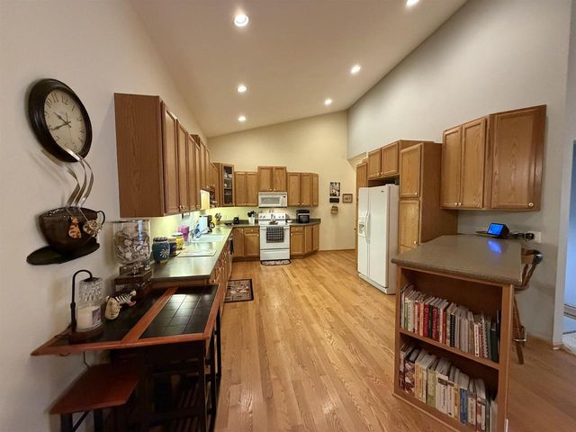 605 Nightingale Lane, Cottage Grove, WI 53527