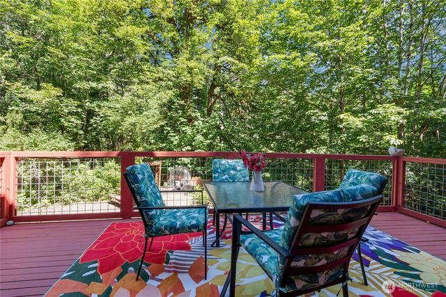 600 N Beacon point Loop N, Lilliwaup, WA 98555