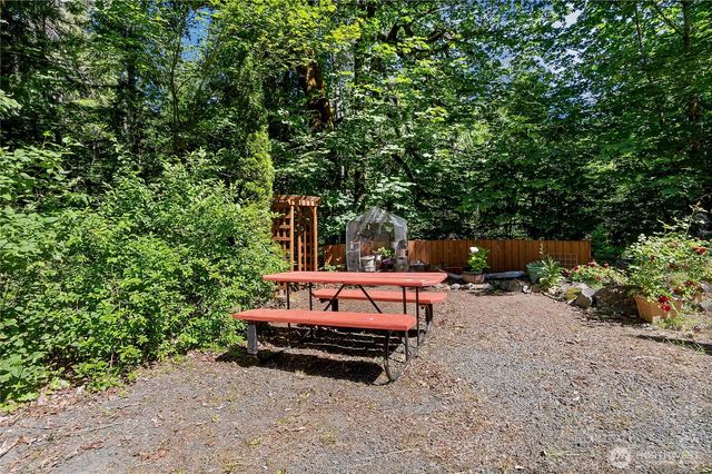 600 N Beacon point Loop N, Lilliwaup, WA 98555