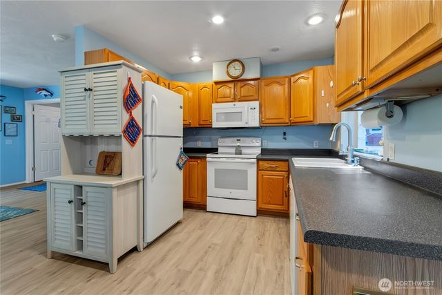 600 N Beacon point Loop N, Lilliwaup, WA 98555
