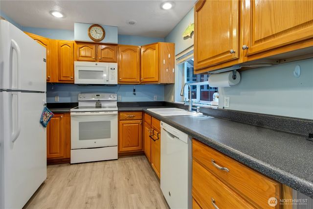 600 N Beacon point Loop N, Lilliwaup, WA 98555