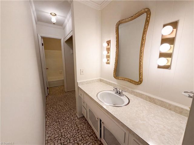 2902 Saint Marks Road E, Winston-salem, NC 27103