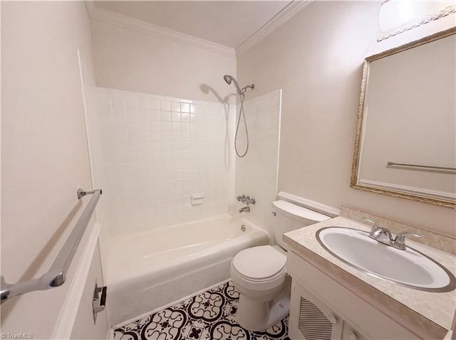2902 Saint Marks Road E, Winston-salem, NC 27103