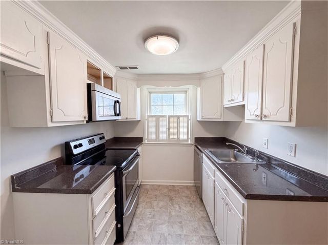 2902 Saint Marks Road E, Winston-salem, NC 27103