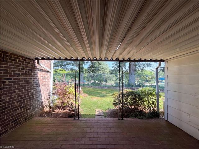 2902 Saint Marks Road E, Winston-salem, NC 27103