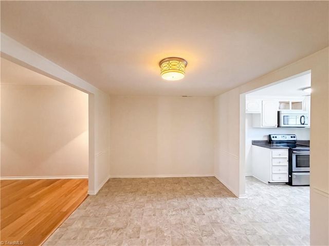 2902 Saint Marks Road E, Winston-salem, NC 27103