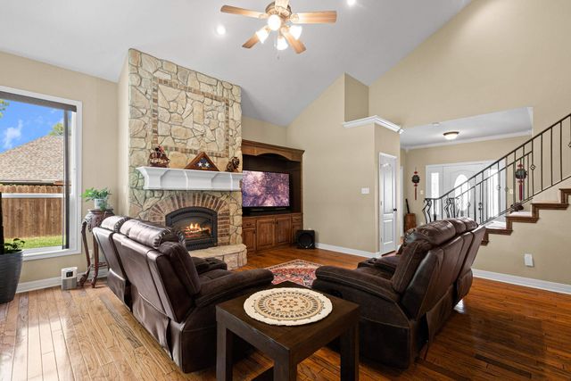 2404 Sugar Creek Circle, Longview, TX 75605