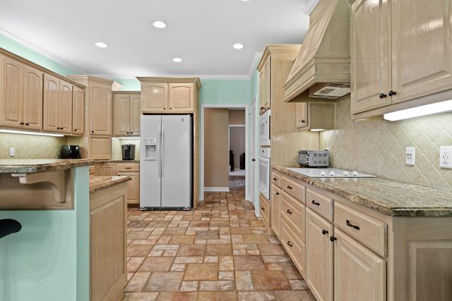 2404 Sugar Creek Circle, Longview, TX 75605