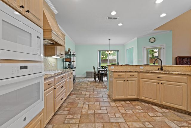 2404 Sugar Creek Circle, Longview, TX 75605