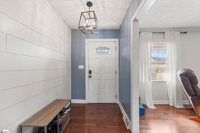 1153 Lakeview Drive, Greenville, SC 29611