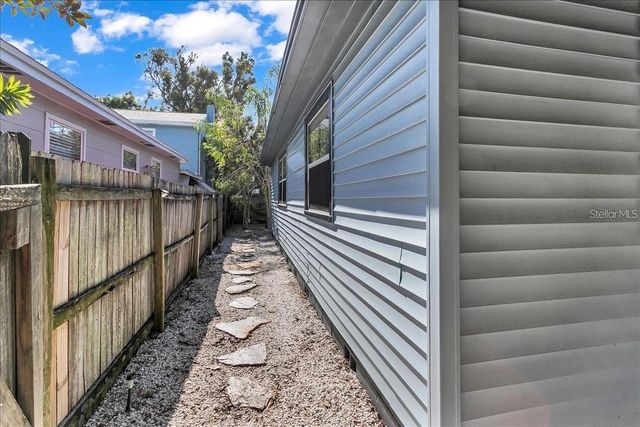 828 22ND AVENUE N Apt. West, St Petersburg, FL 33704