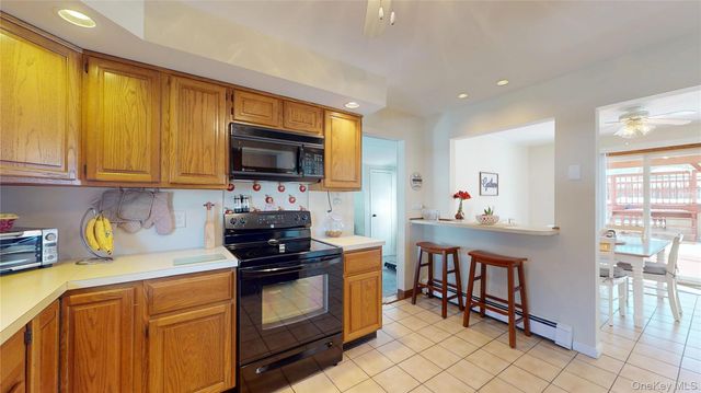 638 Saint George Avenue, North Babylon, NY 11703