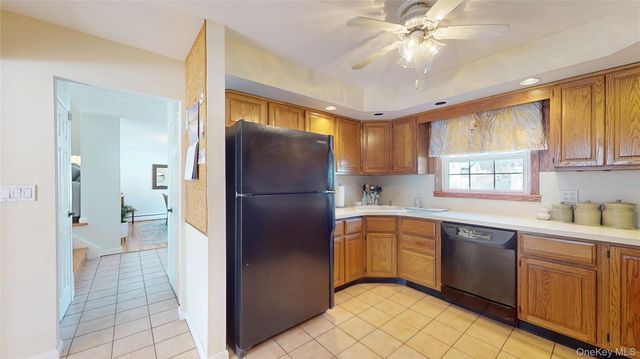 638 Saint George Avenue, North Babylon, NY 11703