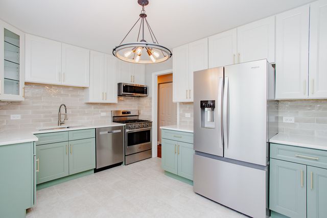 248 Spruce Avenue, Bensenville, IL 60106