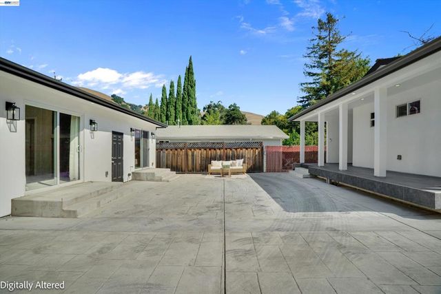 919 Old Canyon Rd, Fremont, CA 94536