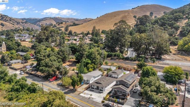919 Old Canyon Rd, Fremont, CA 94536