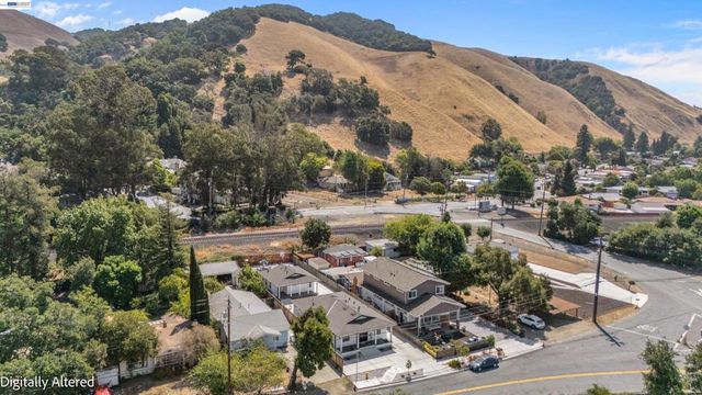 919 Old Canyon Rd, Fremont, CA 94536