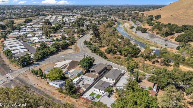 919 Old Canyon Rd, Fremont, CA 94536