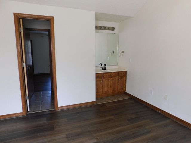 406 W Cale, Monett, MO 65708