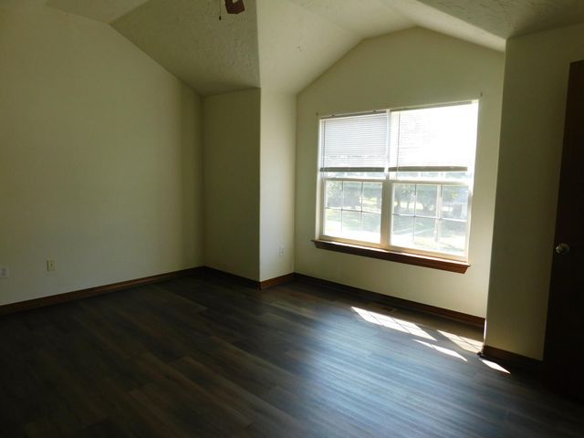 406 W Cale, Monett, MO 65708