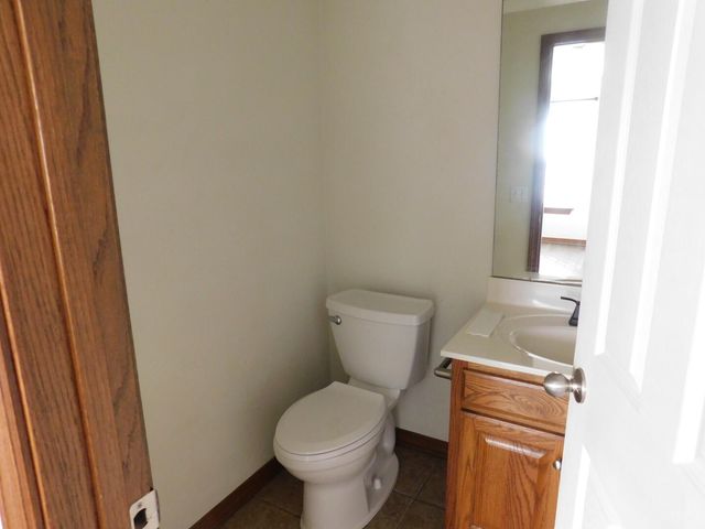 406 W Cale, Monett, MO 65708