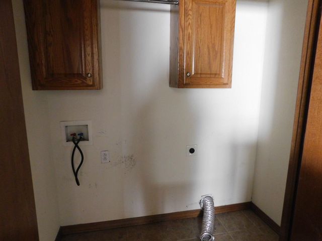 406 W Cale, Monett, MO 65708