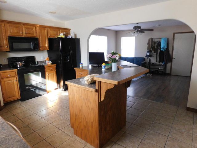 406 W Cale, Monett, MO 65708