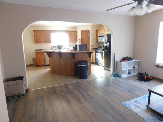 406 W Cale, Monett, MO 65708