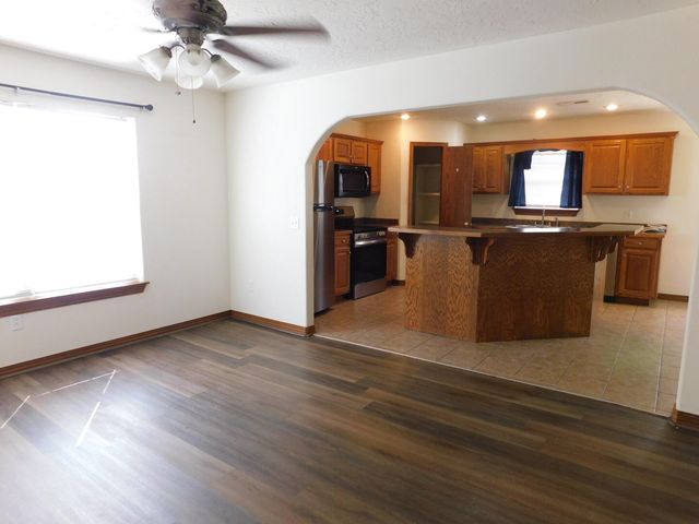 406 W Cale, Monett, MO 65708