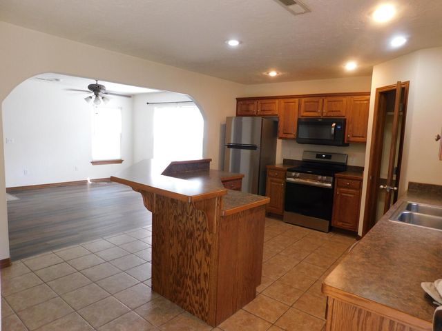 406 W Cale, Monett, MO 65708