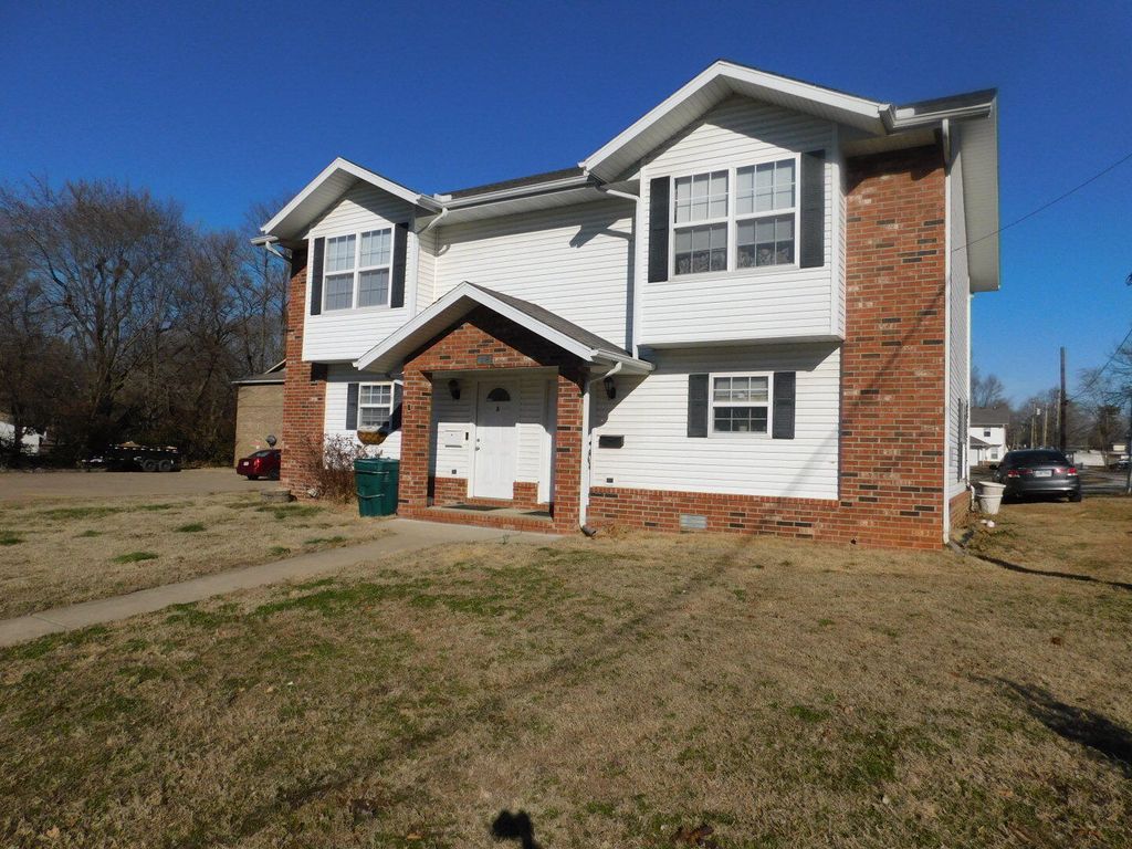 406 W Cale, Monett, MO 65708