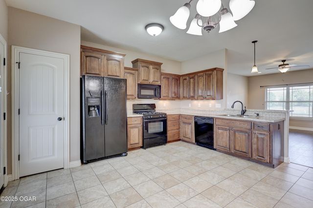 2038 S Highview Avenue, Joplin, MO 64804