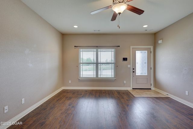 2038 S Highview Avenue, Joplin, MO 64804