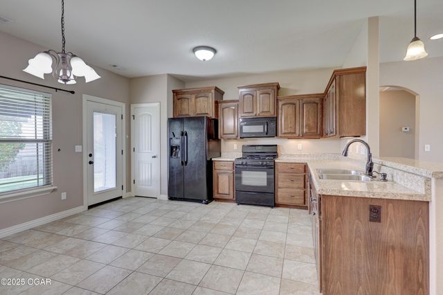 2038 S Highview Avenue, Joplin, MO 64804