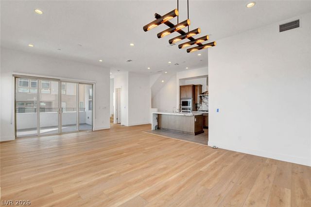 670 Grey Saker Street, Las Vegas, NV 89138